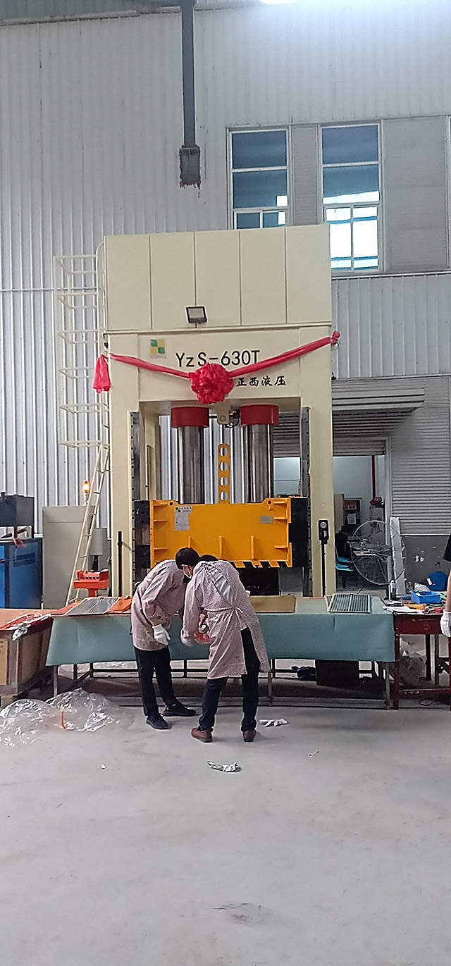 630噸框架式液壓機定制安裝圓滿成功，客戶相當滿意