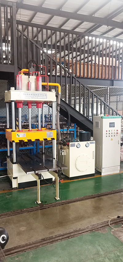 山東德州液壓機(jī)需求客戶定制的60噸精密伺服液壓機(jī)圓滿交貨，祝賀！